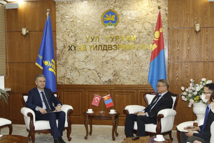УУЛ УУРХАЙ, ХҮНД ҮЙЛДВЭРИЙН САЛБАРТ ХАМТРАН АЖИЛЛАХ СОНИРХЛОО ИЛЭРХИЙЛЭВ