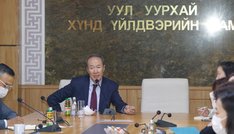 УУЛ УУРХАЙ, ХҮНД ҮЙЛДВЭРИЙН ЯАМНЫ АЛБАН ХААГЧИД СУРГАЛТАД ХАМРАГДЛАА