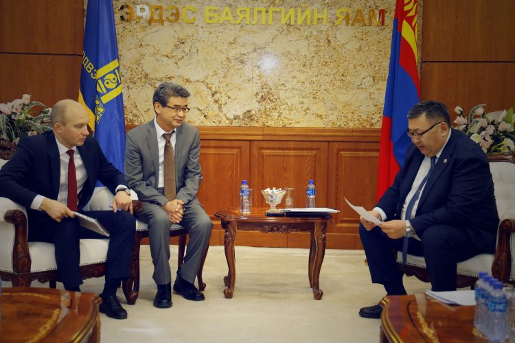 ОХУ-ЫН ЗАРУБЕЖГЕОЛОГИЯ КОМПАНИЙН ЕРӨНХИЙ ЗАХИРАЛ А.С.ДЕСЯТКИНИЙГ ХҮЛЭЭН АВЧ УУЛЗАВ.