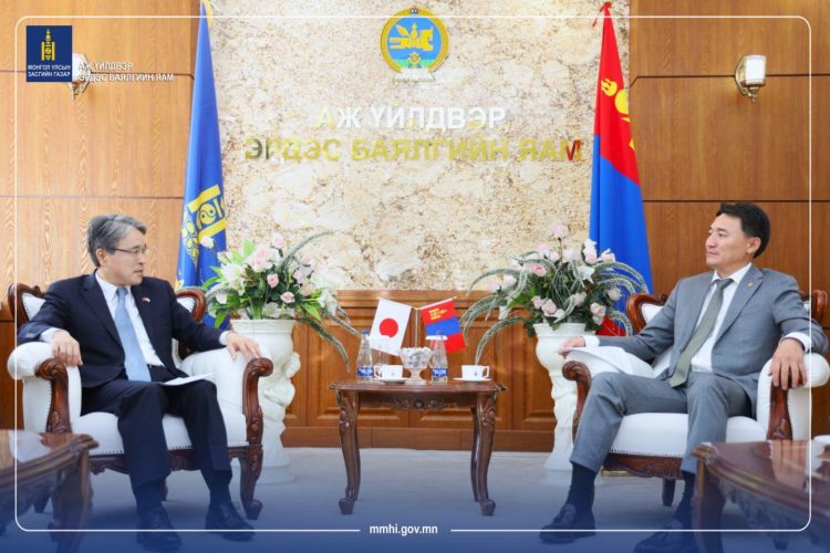 АЖ ҮЙЛДВЭР, ЭРДЭС БАЯЛГИЙН САЙД Г.ДАМДИННЯМ ЯПОН УЛСЫН ЭЛЧИН САЙД ИГАВАХАРА МАСАРҮТАЙ УУЛЗАВ