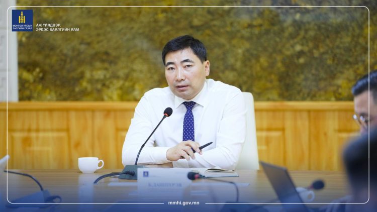 АҮЭБЯ-НЫ ШУУРХАЙ ХУРАЛДААНААР САЛБАРЫН ЦАГ ҮЕИЙН АСУУДЛААР ҮҮРЭГ ЧИГЛЭЛ ӨГЛӨӨ