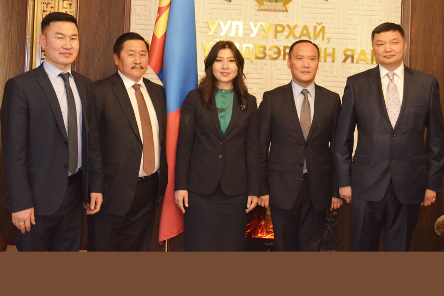 Газрын дарга нар тангараг өргөлөө
