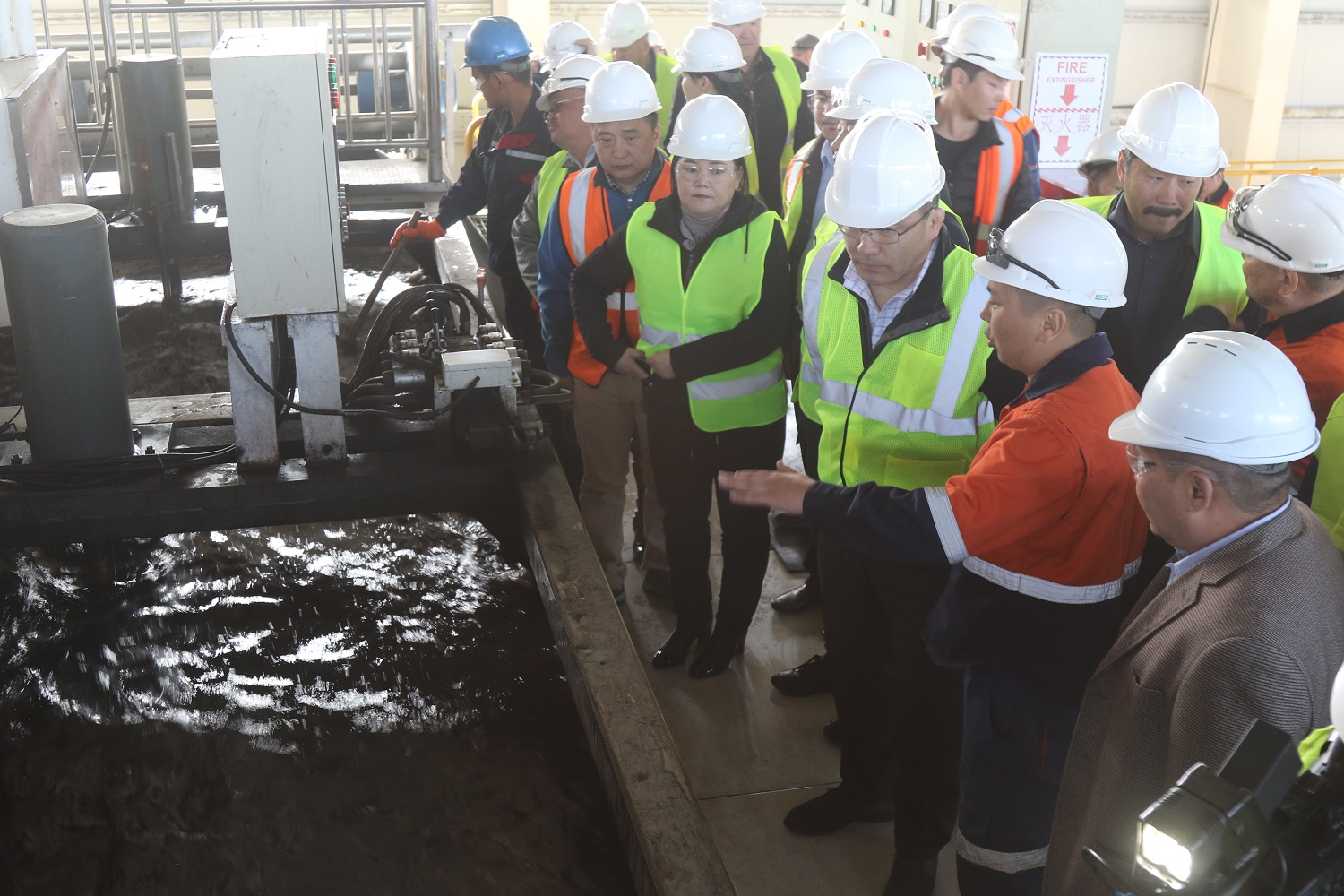 УИХ, Засгийн газрын гишүүд Гурван тэс сумын уурхайнуудад ажиллалаа