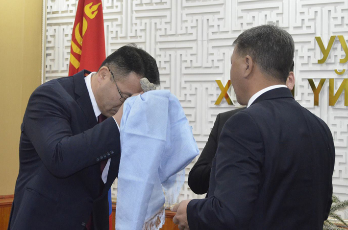 Уул уурхай, хүнд үйлдвэрийн сайд Д.Сумъяабазар үүрэгт ажилдаа орлоо