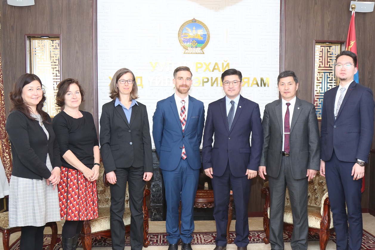 Германы Хөгжлийн банкны төлөөллүүдтэй уулзав